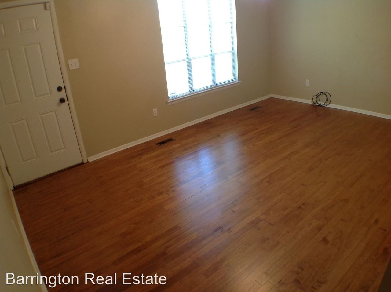 1070 5th St NE - Photo 2 of 5