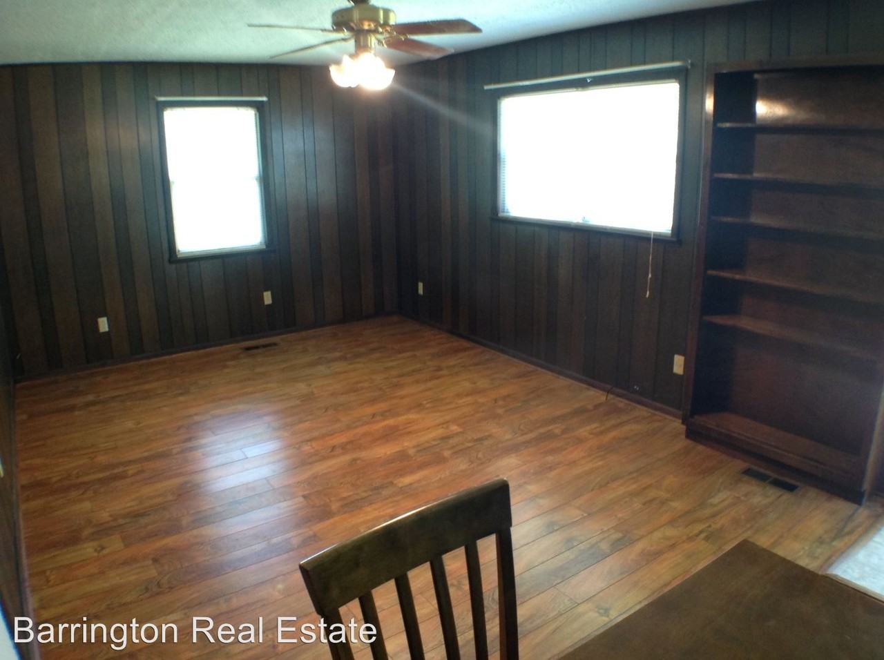 1070 5th St NE - Photo 3 of 5