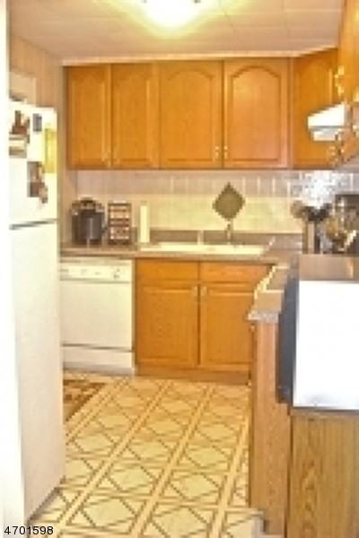 22 Bartholdi Ave - Photo 2 of 11