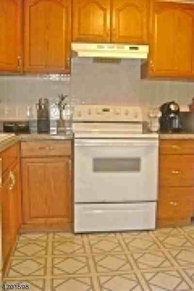 22 Bartholdi Ave - Photo 3 of 11