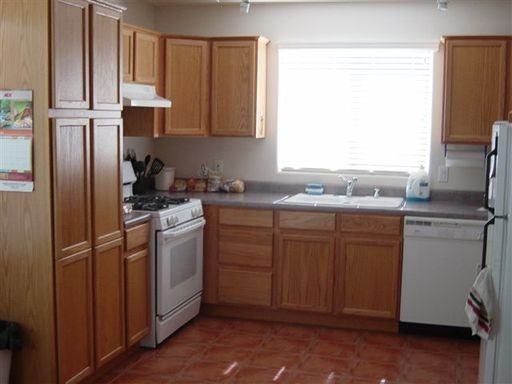 7810 N Pebble Dr - Photo 2 of 18
