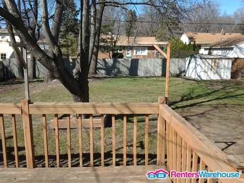 2057 Sherwood Ave - Photo 3 of 22