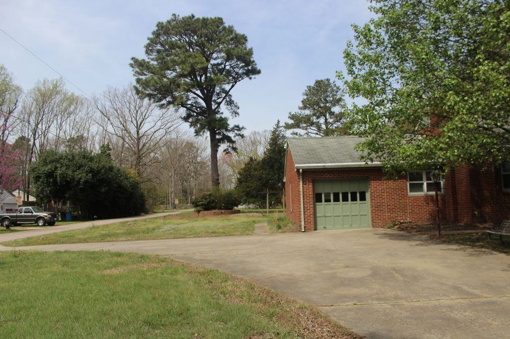 430 Hanover Rd - Photo 2 of 4