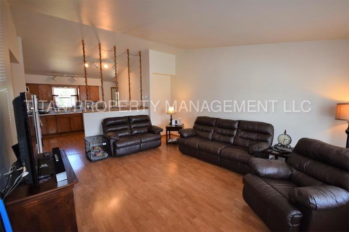 1306 Daytona Ln - Photo 2 of 10