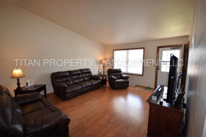 1306 Daytona Ln - Photo 3 of 10