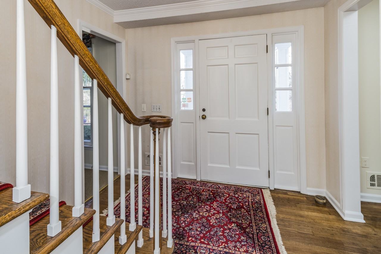 566 River Rd - Photo 2 of 37