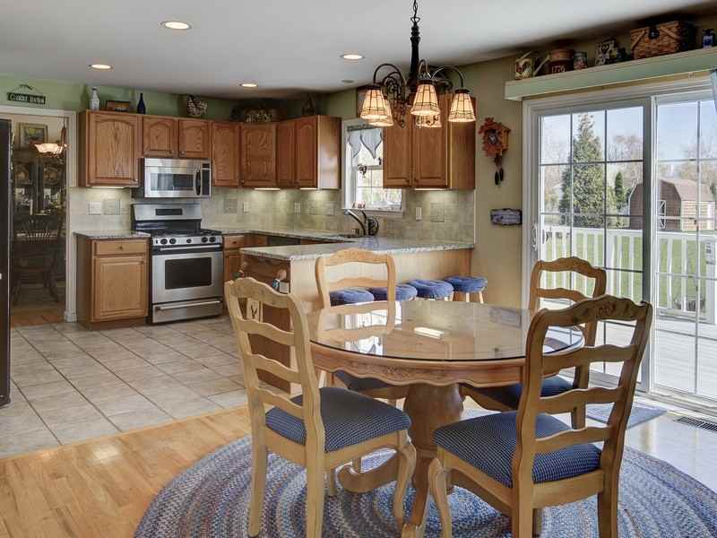 215 Marina Ln - Photo 2 of 17
