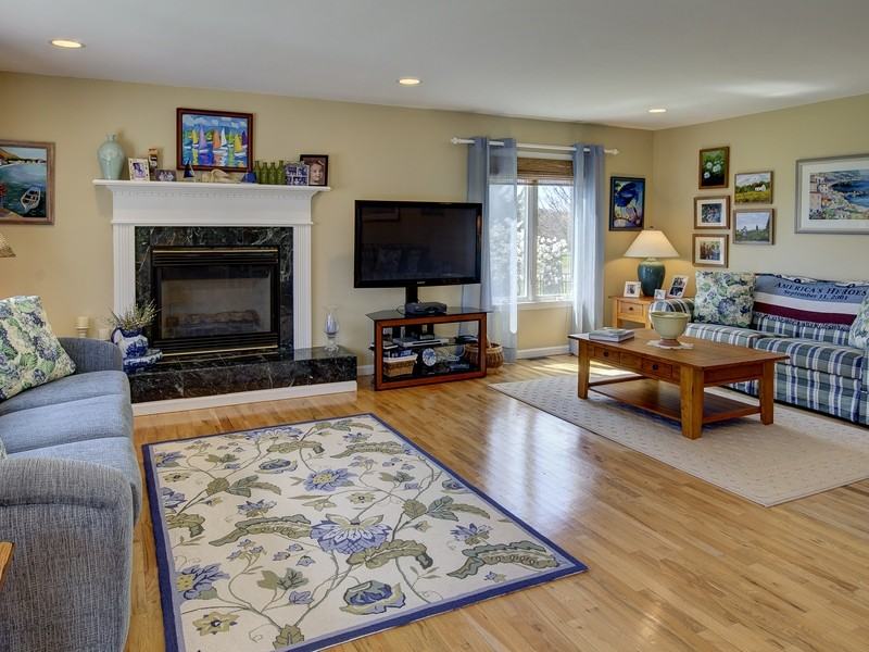 215 Marina Ln - Photo 3 of 17