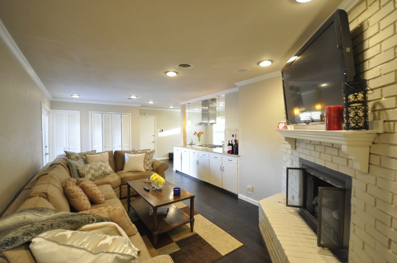 6818 Inverness Ln - Photo 2 of 8