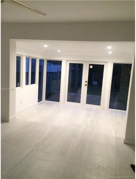 550 W 49th St - Photo 2 of 8