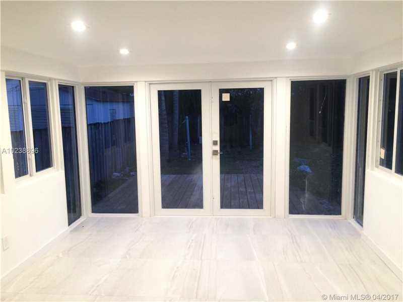 550 W 49th St - Photo 3 of 8