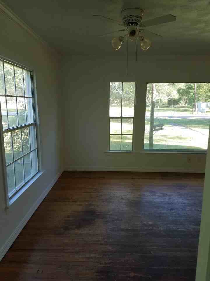 203 Lee Ln - Photo 2 of 14