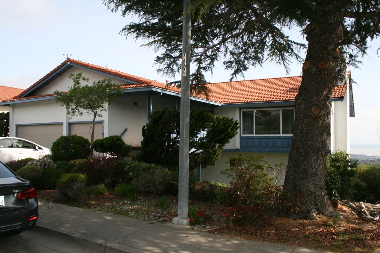 2474 Hallmark Dr - Photo 2 of 23