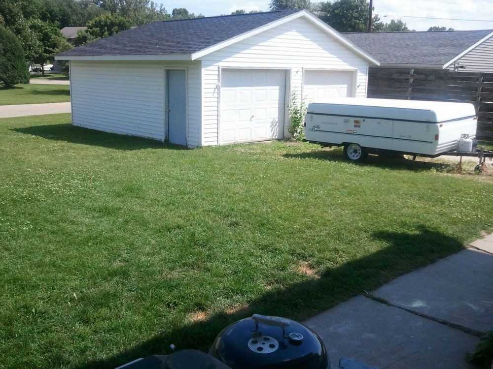 1107 Manitowoc Rd - Photo 2 of 14