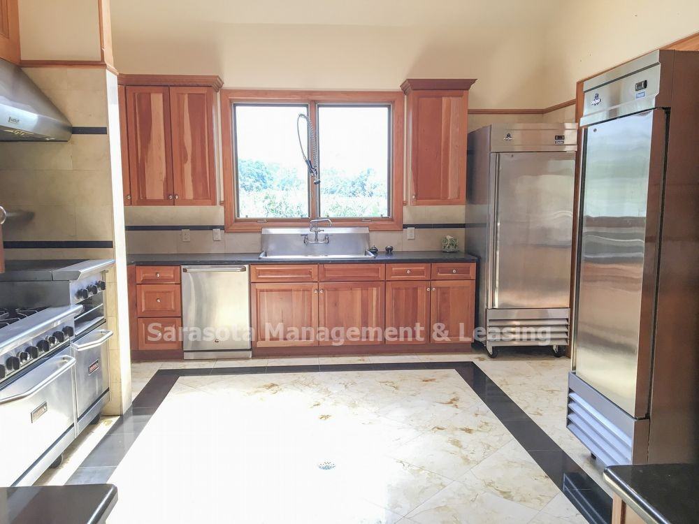 308 Holly Rd - Photo 3 of 23