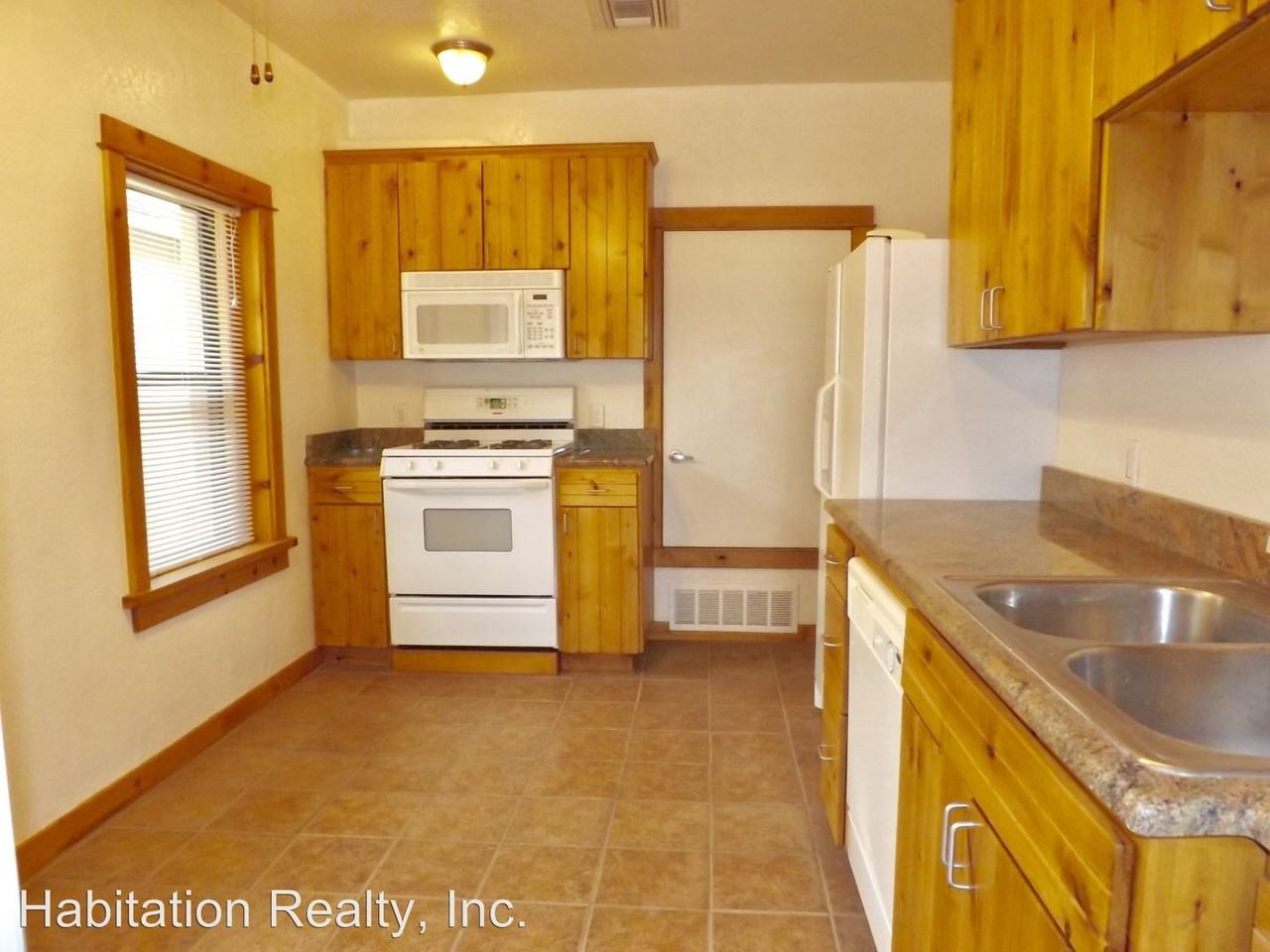 712 N 11th Ave - Photo 2 of 24