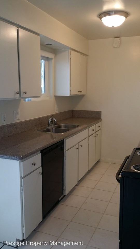 12011 Bailey St - Photo 2 of 10