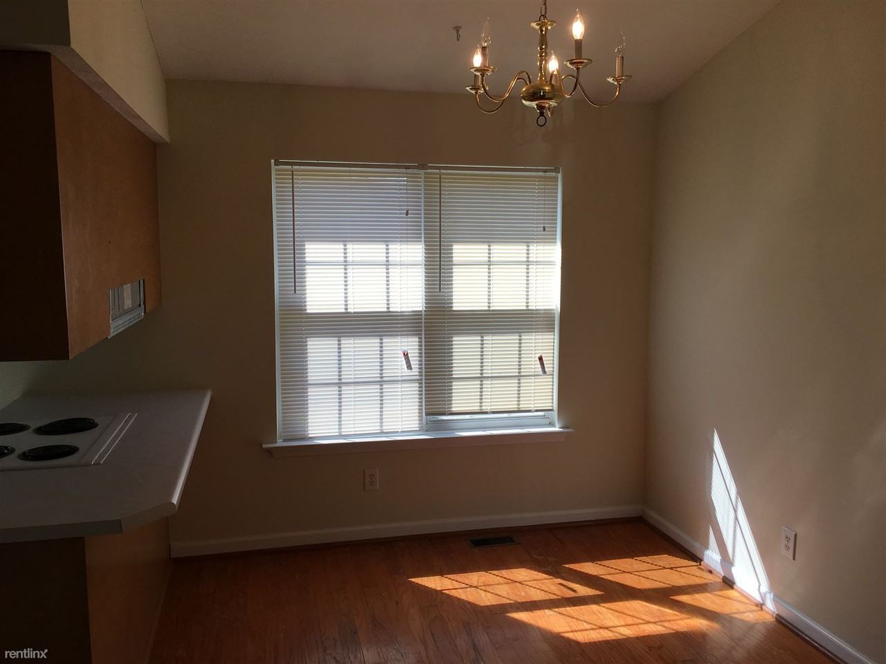 905 Post Oak Dr - Photo 2 of 3