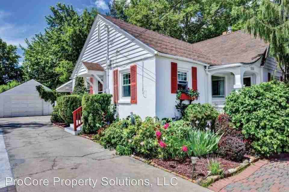 3205 Crescent Rim Dr - Photo 3 of 17