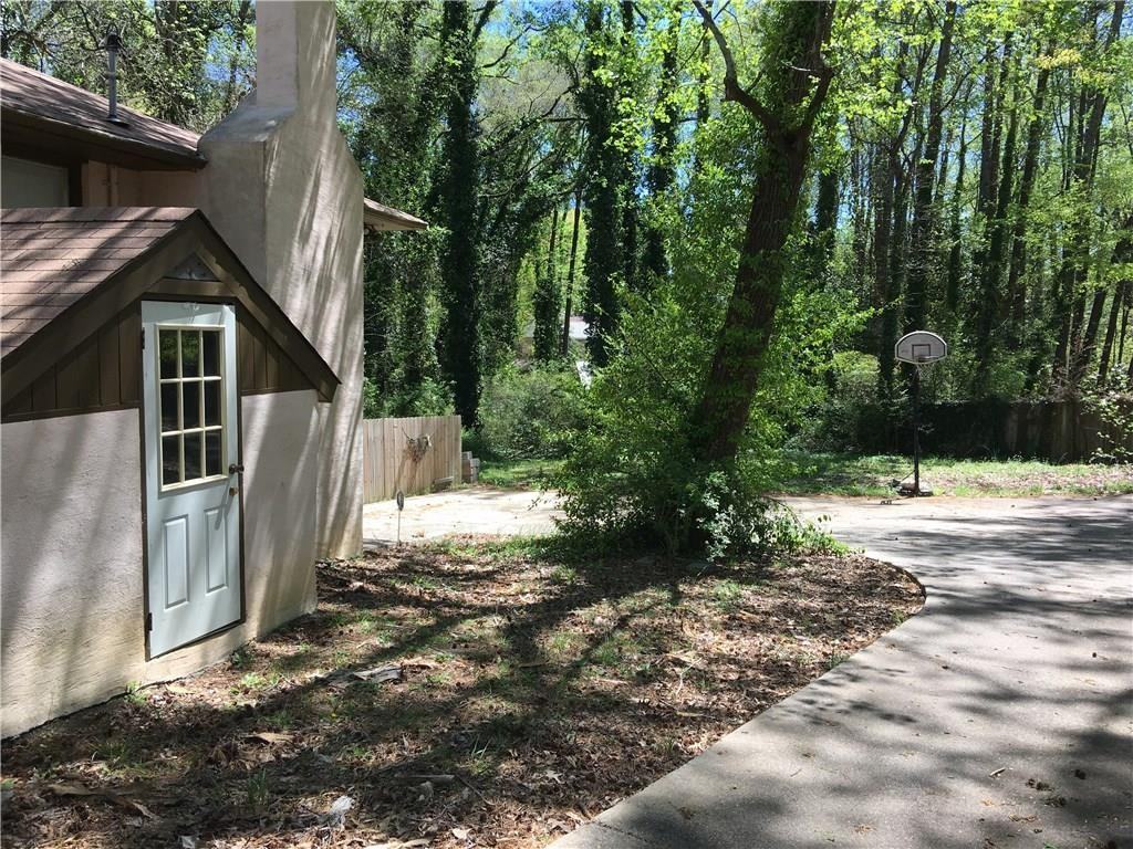 4010 Roswell Rd - Photo 3 of 15
