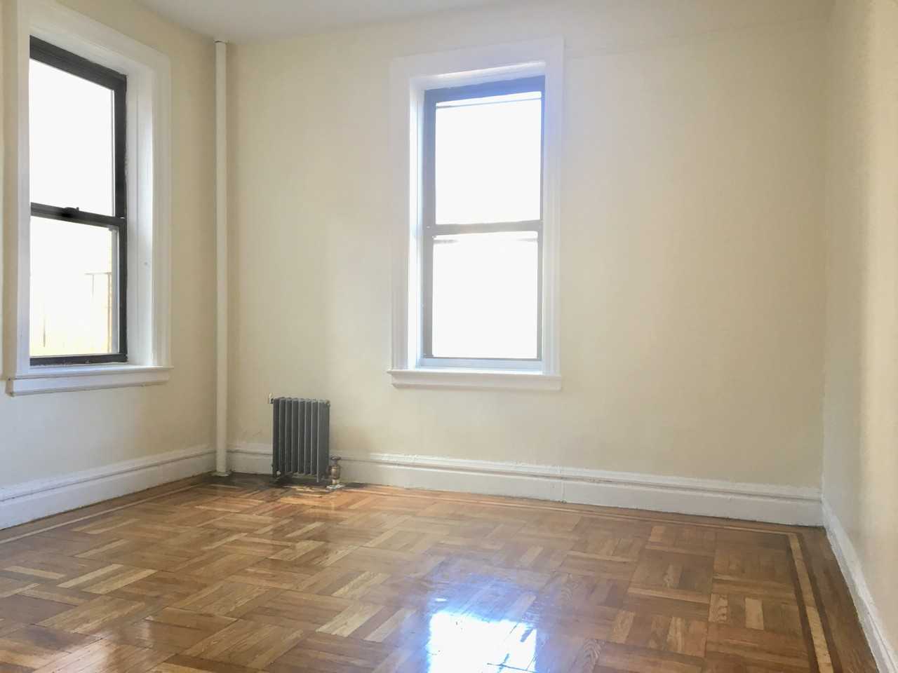 Broadway & Hillside Ave #MF4