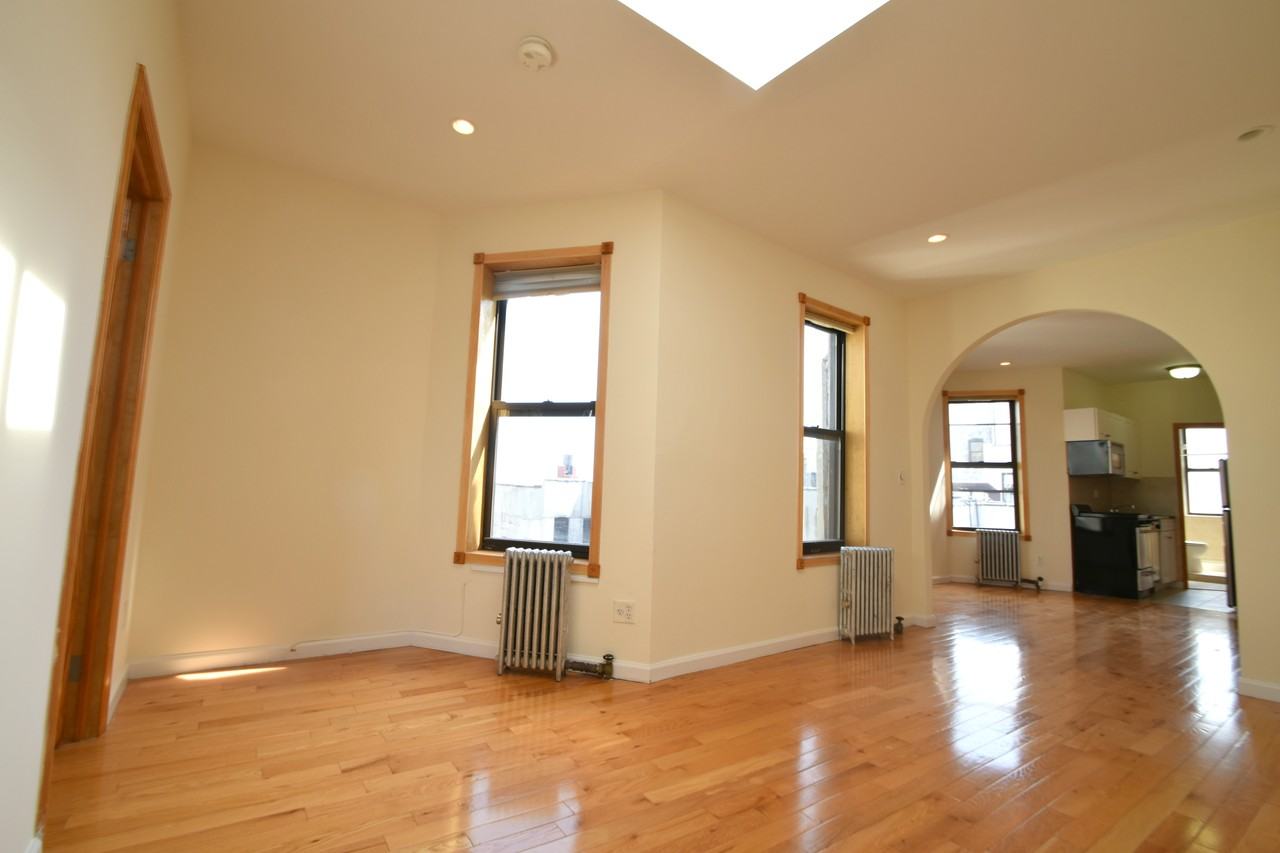 E 10th St & Stuyvesant St #13