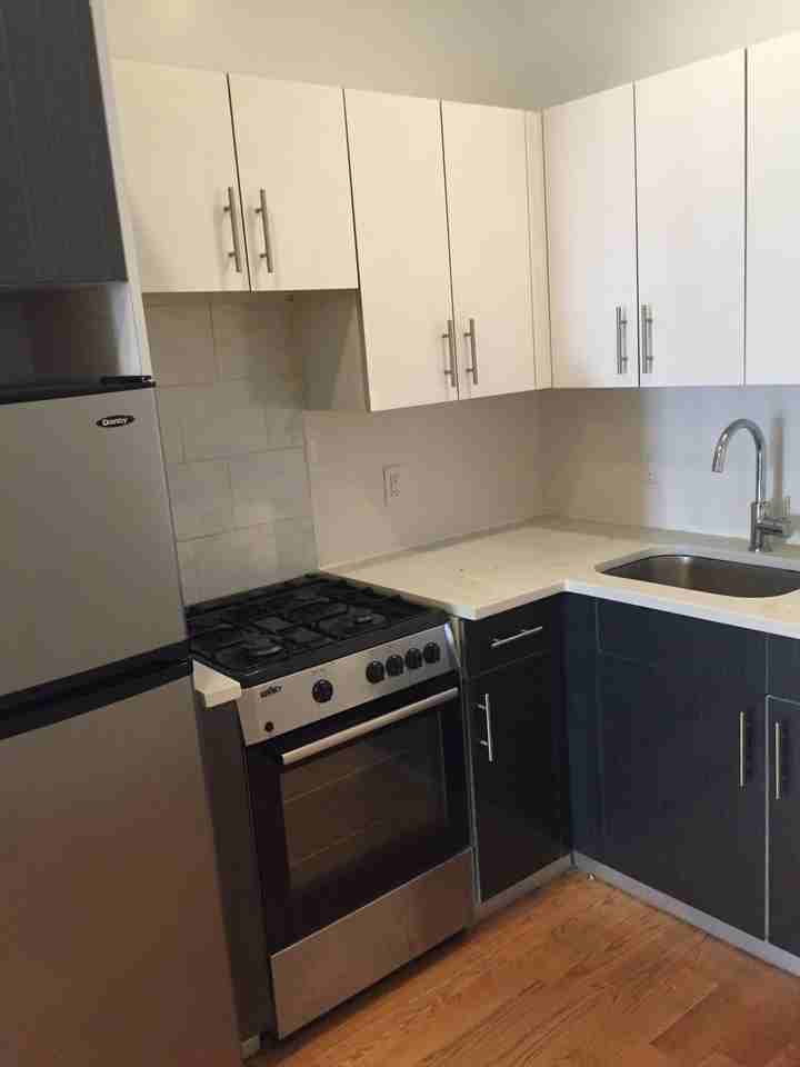 31 Montrose Avenue #6RRRR