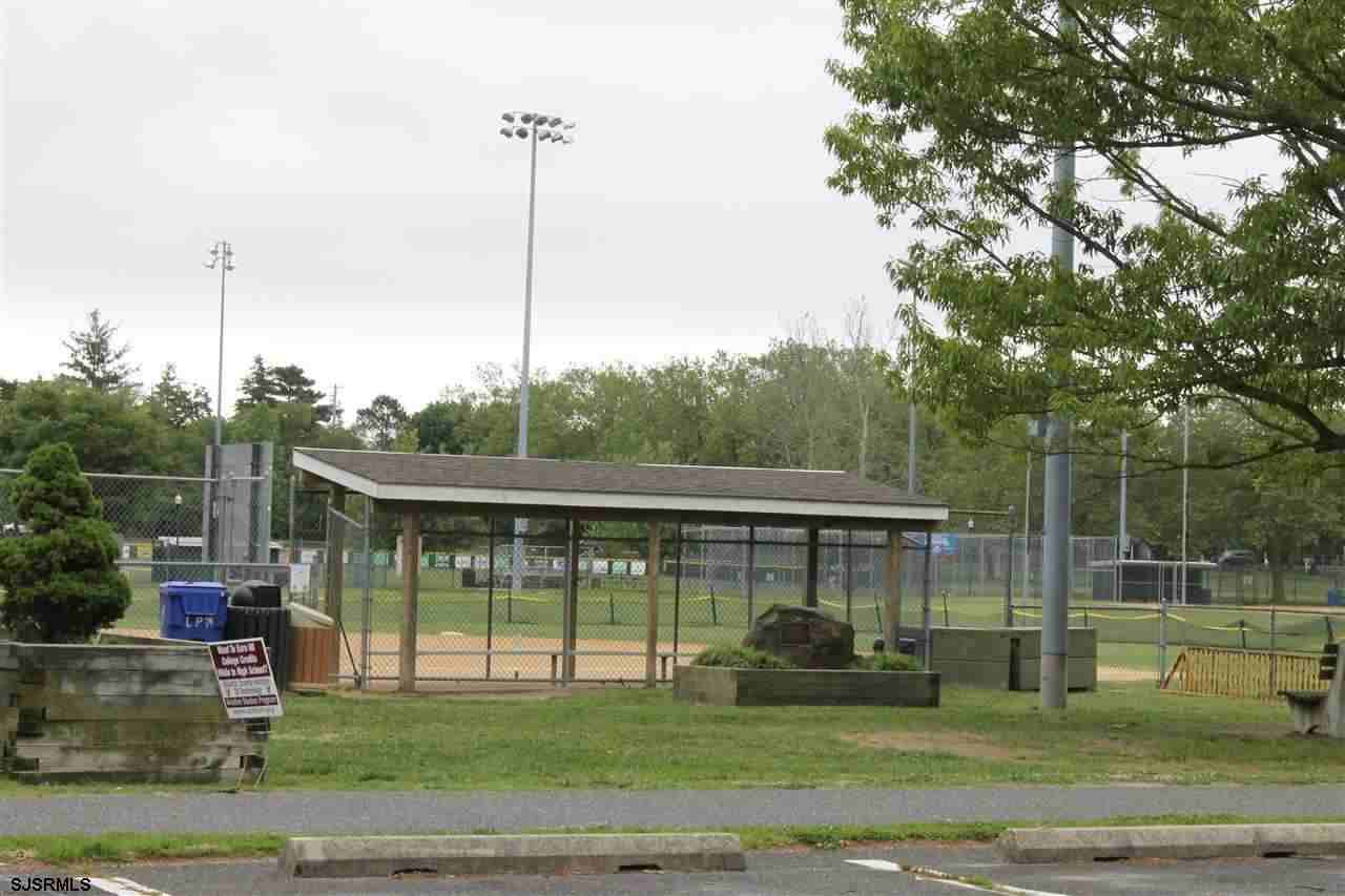 211 Van Sant Ave - Photo 3 of 25