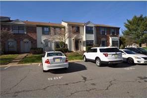 121 Berkshire Ct - Photo 2 of 11