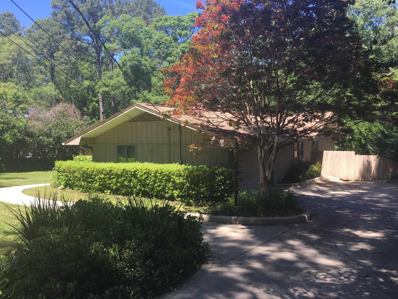 920 Shadowlawn Dr - Photo 2 of 20