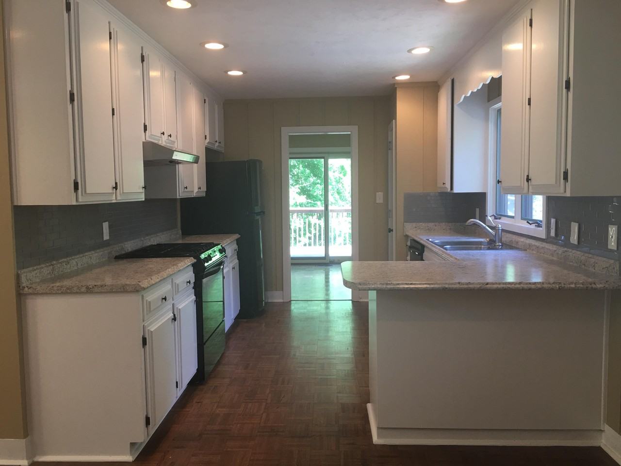 920 Shadowlawn Dr - Photo 3 of 20