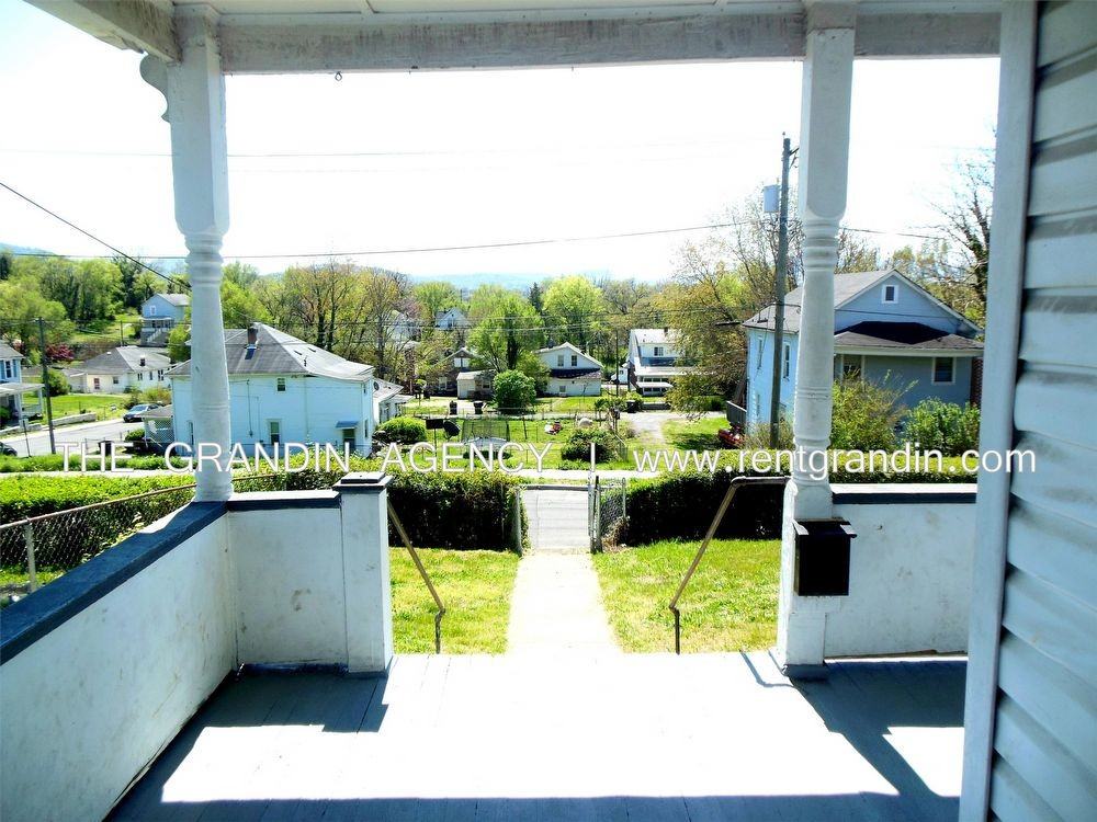 709 Madison Ave NW - Photo 3 of 37