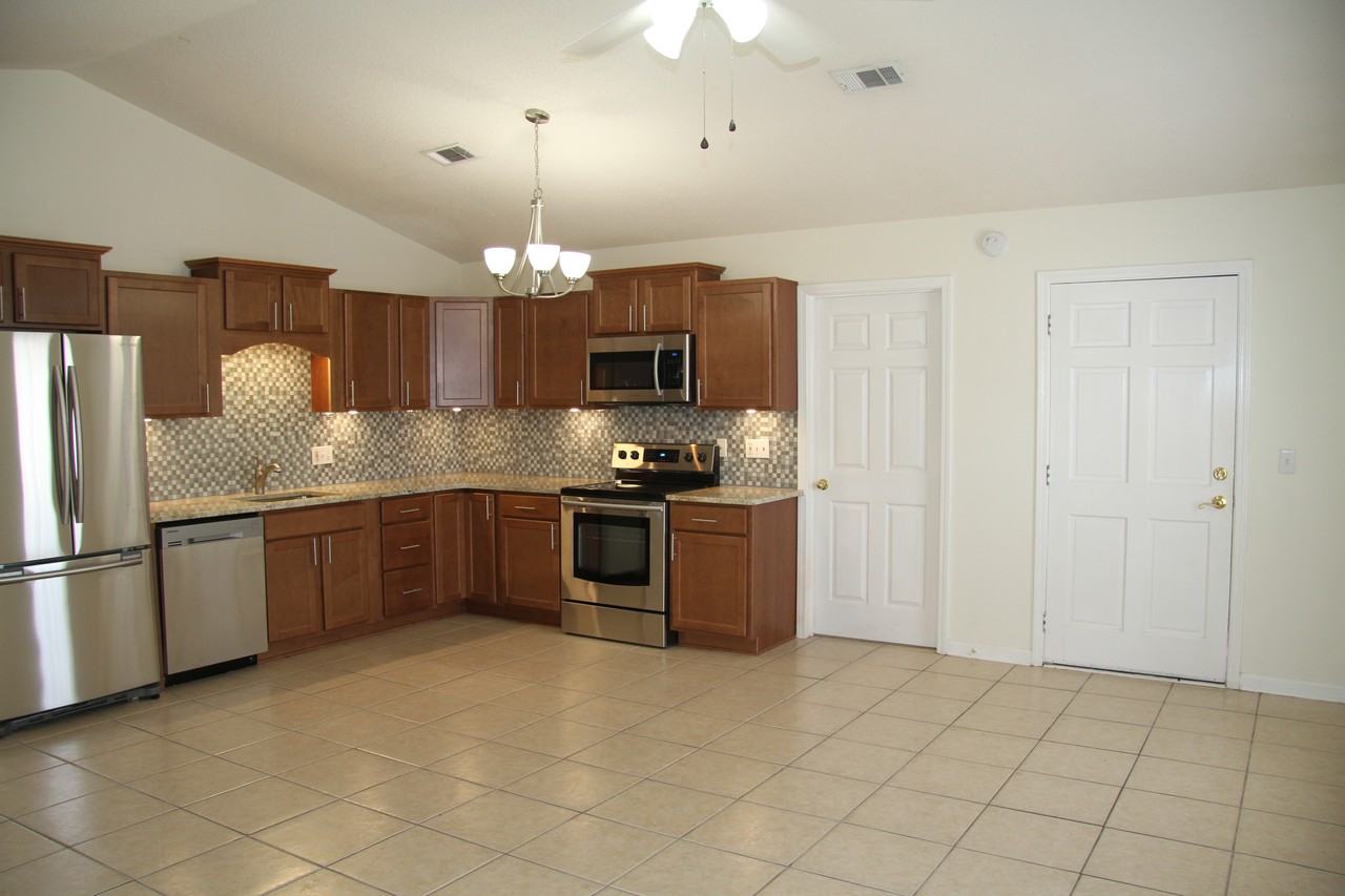 8402 Elizabeth Avenue - Photo 2 of 13