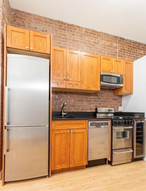 358 West 51st St - Photo 3 of 4