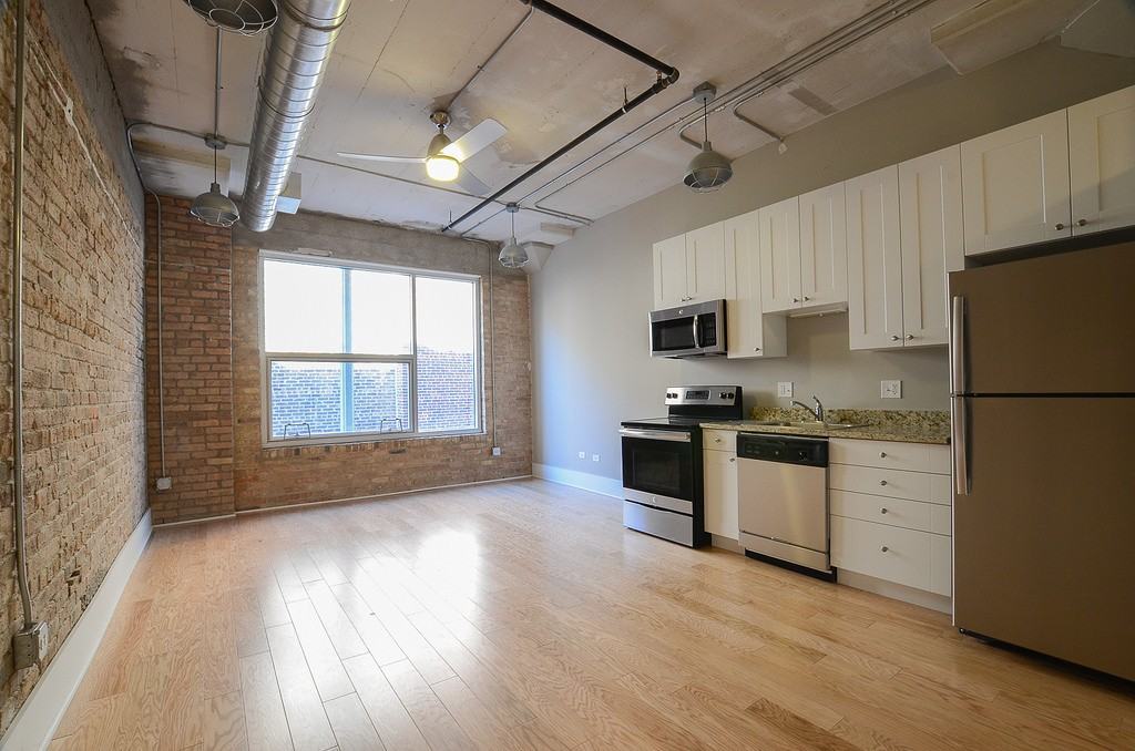 3141 North Sheffield Avenue #213