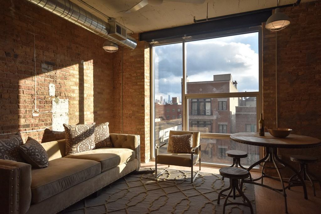 3141 North Sheffield Avenue #208