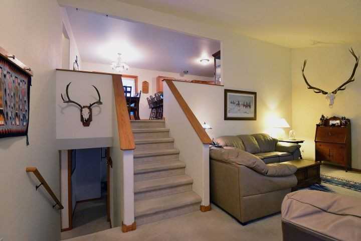 715 E 3rd Ave S - Photo 3 of 7