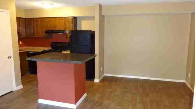 416 SE 3rd St - Photo 3 of 7