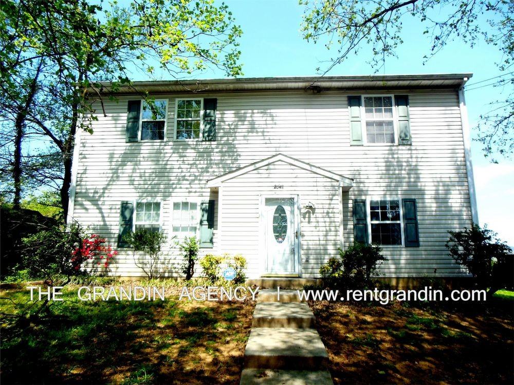 2048 Clinton Ave SE - Photo 2 of 35