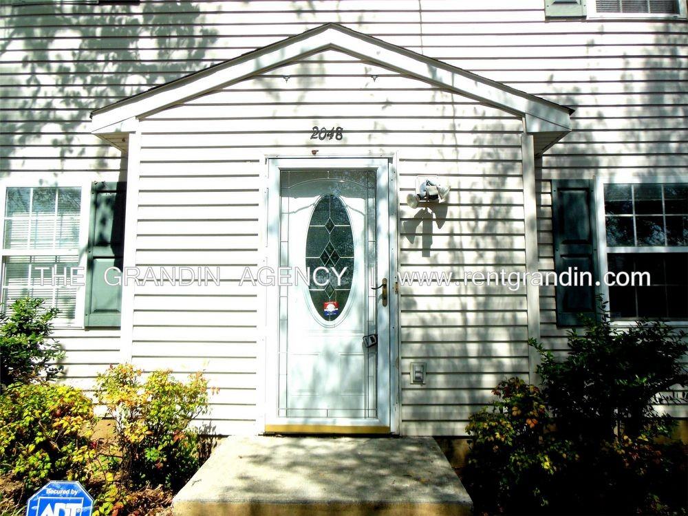 2048 Clinton Ave SE - Photo 3 of 35