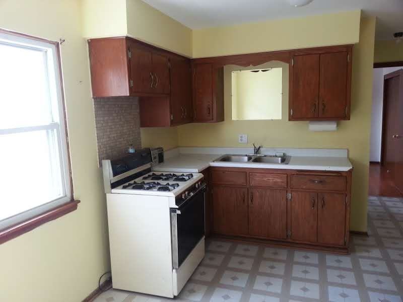 2823 S 9th St - Photo 2 of 11