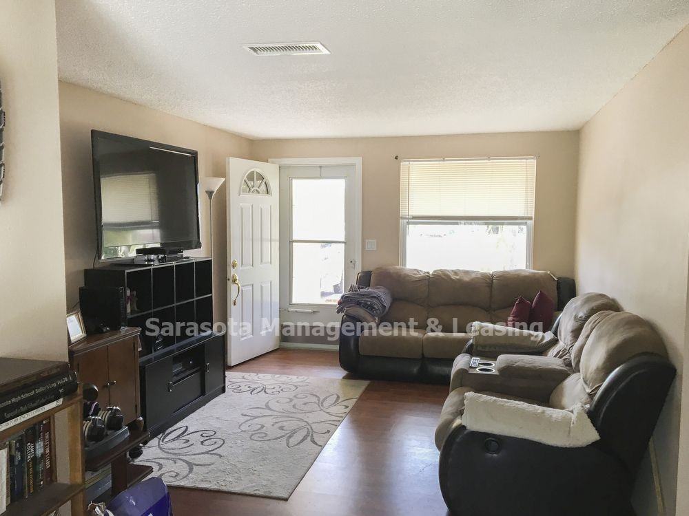 4539 Webber St - Photo 2 of 12