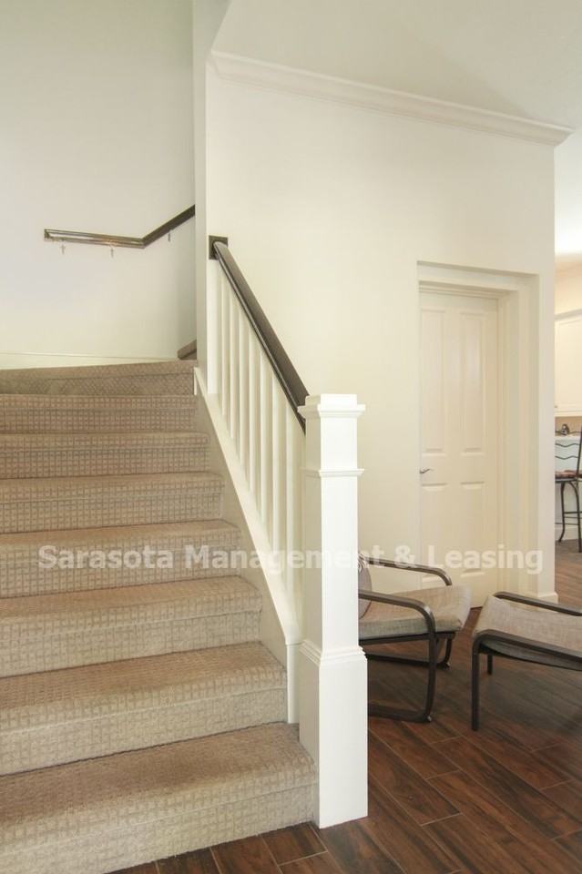 439 S Osprey Ave - Photo 3 of 26