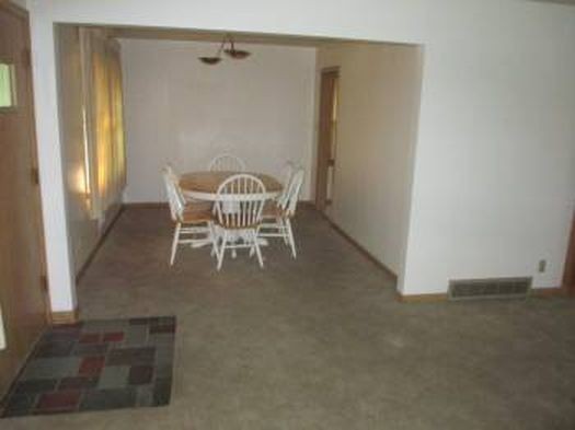 5569 N Navajo Ave - Photo 3 of 5