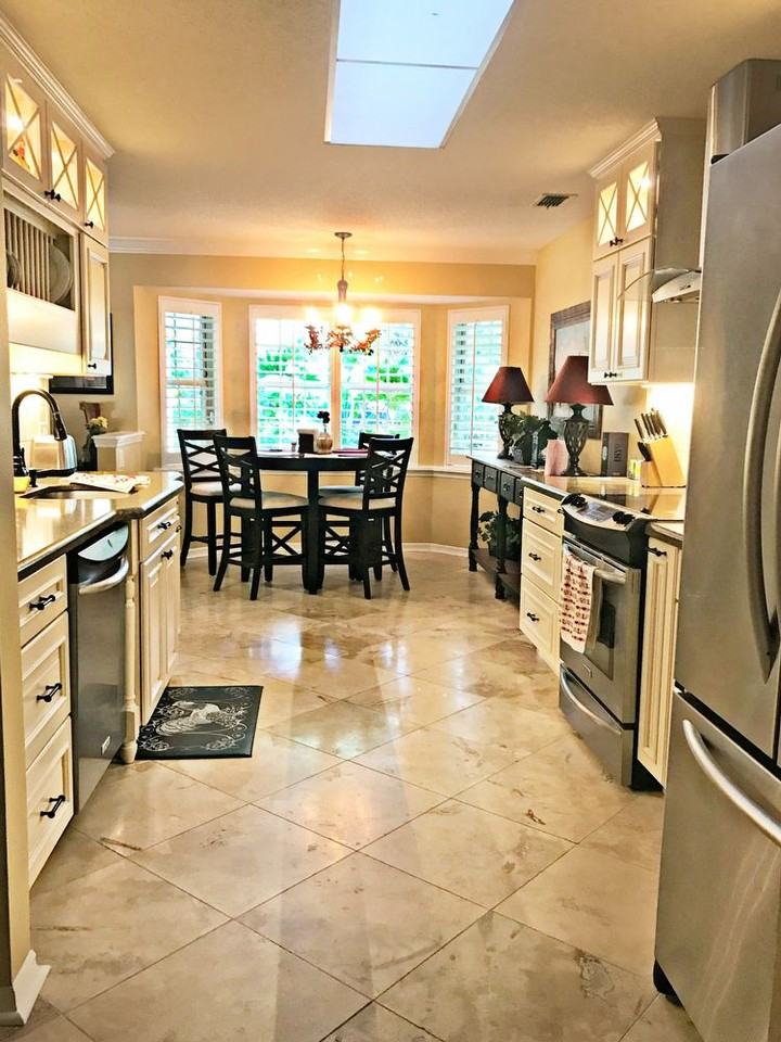803 Royal Oak Ct - Photo 3 of 13