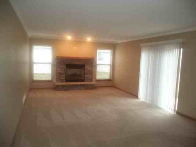 561 Yosemite Ave - Photo 2 of 19