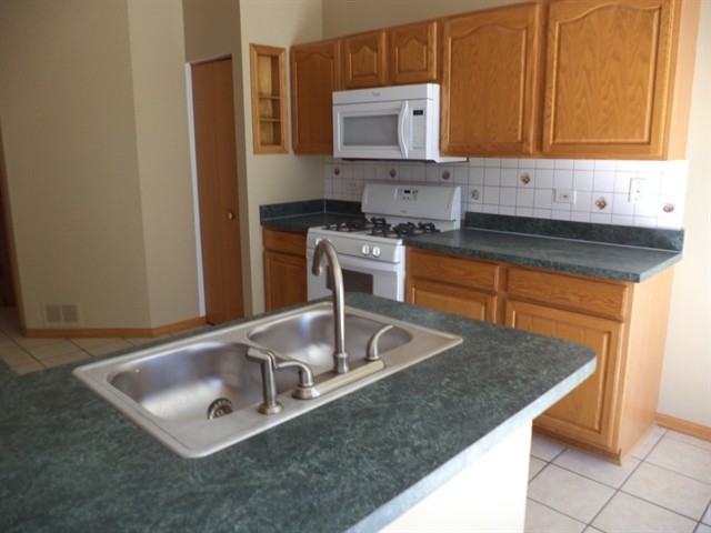 2826 N Augusta Dr - Photo 3 of 13