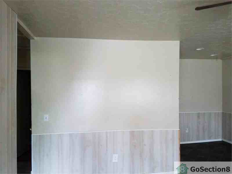 3140 SW 18th St - Photo 3 of 5