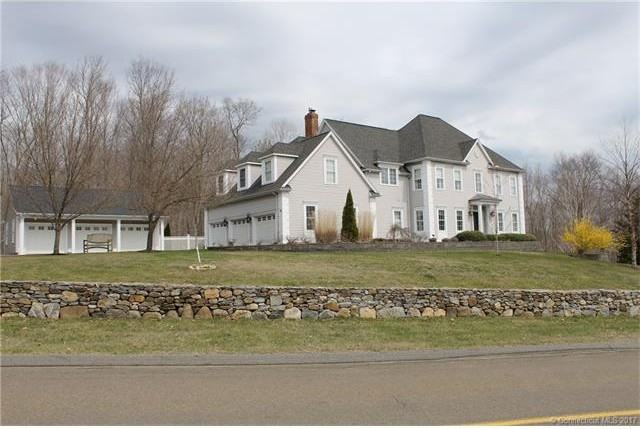 56 Wolf Hollow Ln - Photo 3 of 40