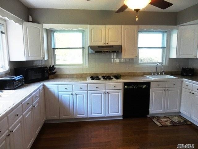 55 Glen Ln - Photo 3 of 18